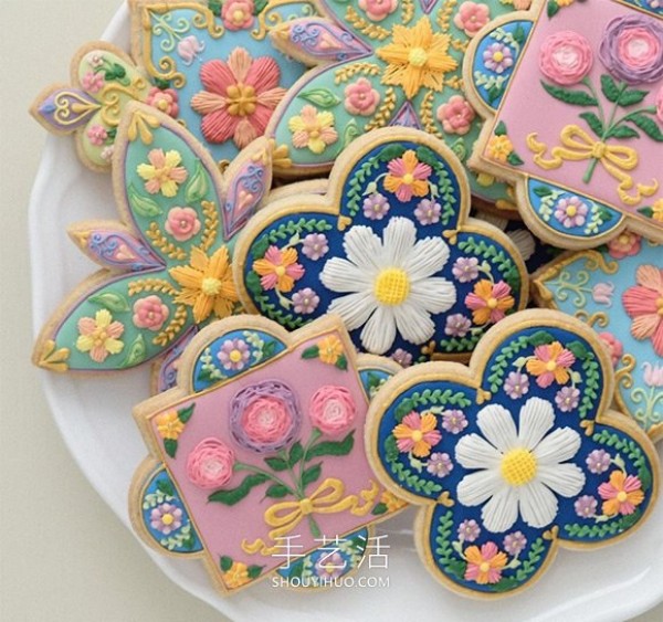 Just like retro tiles! Frosted biscuits made by dessert artist KUNIKA