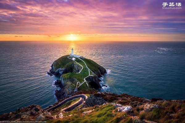 Photo album of lonely and magnificent lighthouses around the world