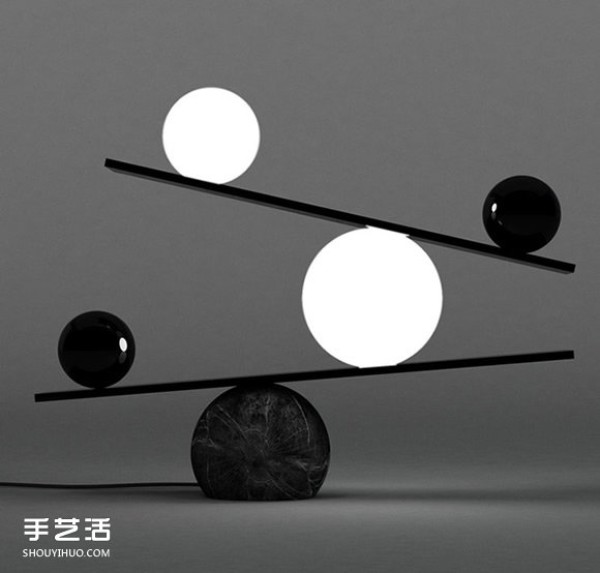 The clever balance between black and white, the lamp magicians balanced desk lamp design