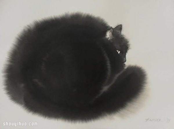 Use calligraphy ink to render the soft and fluffy lazy posture of the cat