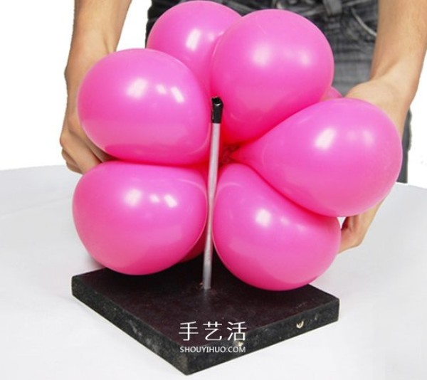 Illustrated balloon styling tutorial: Make a cute little pink pig step by step