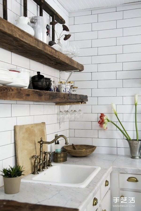 The kitchen is stylish and tidy: tips for decorating open kitchen shelves