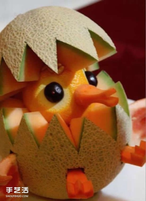 Creative fruit DIY pictures are very eye-catching when making fruit platter