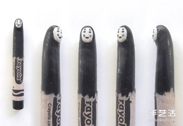 The fine crayon carvings are a handicraft that makes people rush to collect them