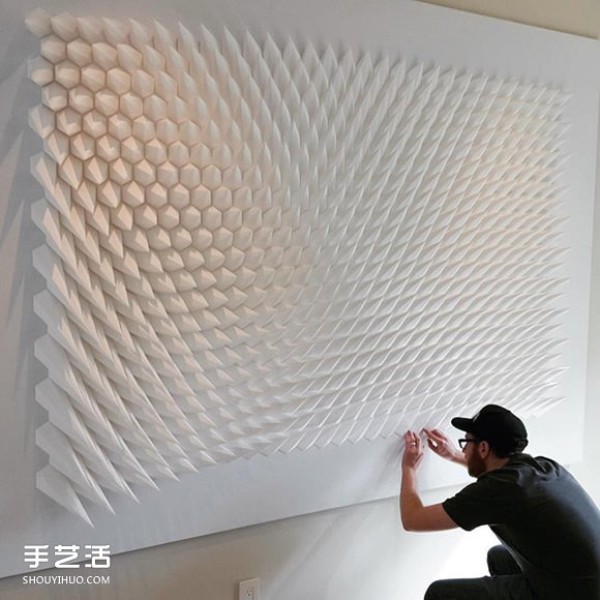 Appreciation of three-dimensional geometric paper sculptures, challenge the limits of paper art! 