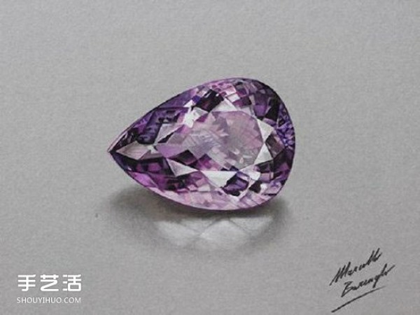 Draw three-dimensional colored pencils to draw real crystal jewelry