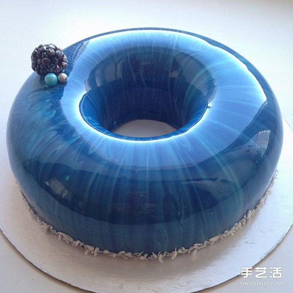 The super perfect mirror cake that reflects like a mirror is a work of art