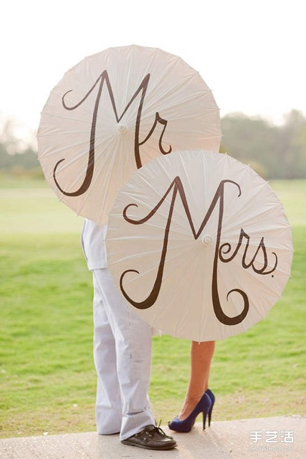 Unique theme wedding layouts: Umbrellas can make weddings so beautiful