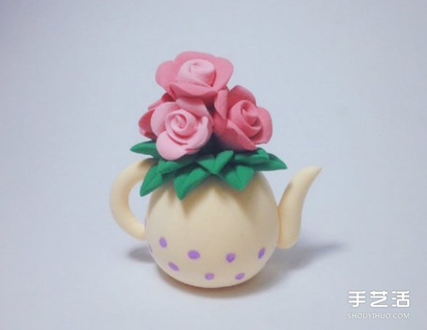 Ultra-light clay to make a kettle, vase with roses, a decorative ornament