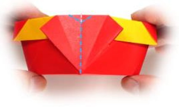 The folding method of the paper box with love has four heart-shaped storage boxes The folding method