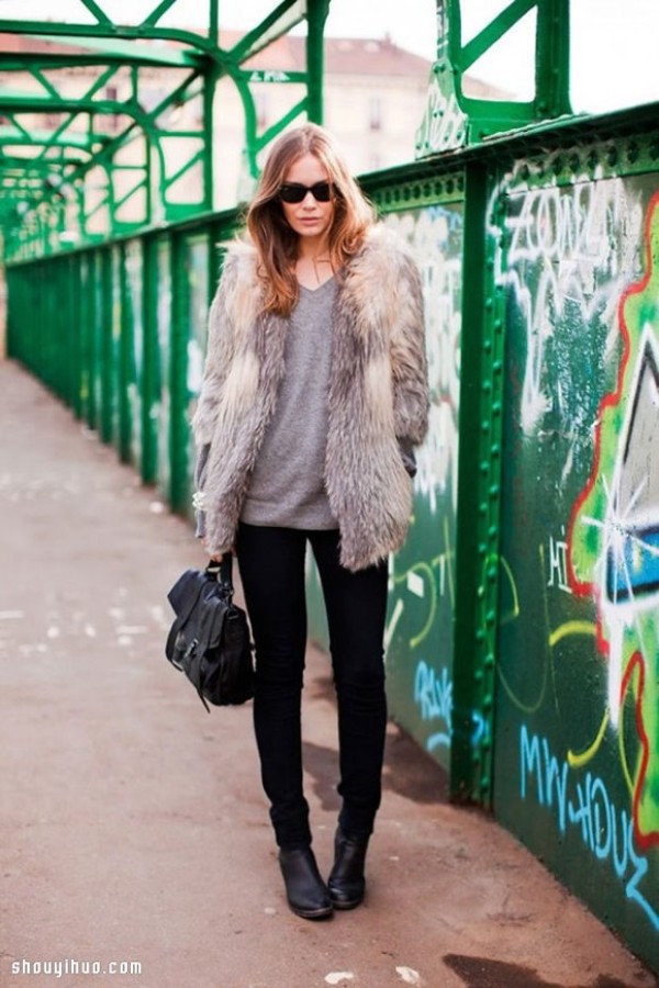 How to wear a luxurious warm imitation fur jacket with a slender and fashionable sense