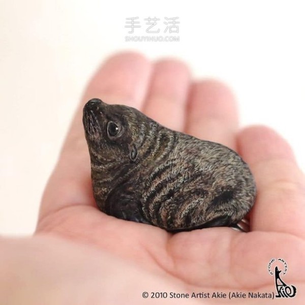 DIY ordinary stones into cute palm-sized animals