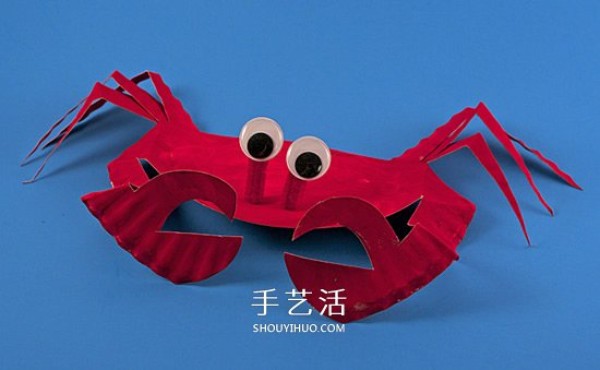 Handmaking cute little crabs on paper plates is a happy summer craft! 