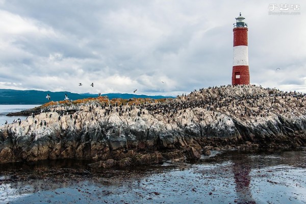 Photo album of lonely and magnificent lighthouses around the world