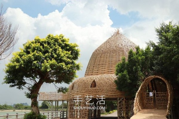 Giant bamboo installation! The totem corridor and secret room pavilion on the ground