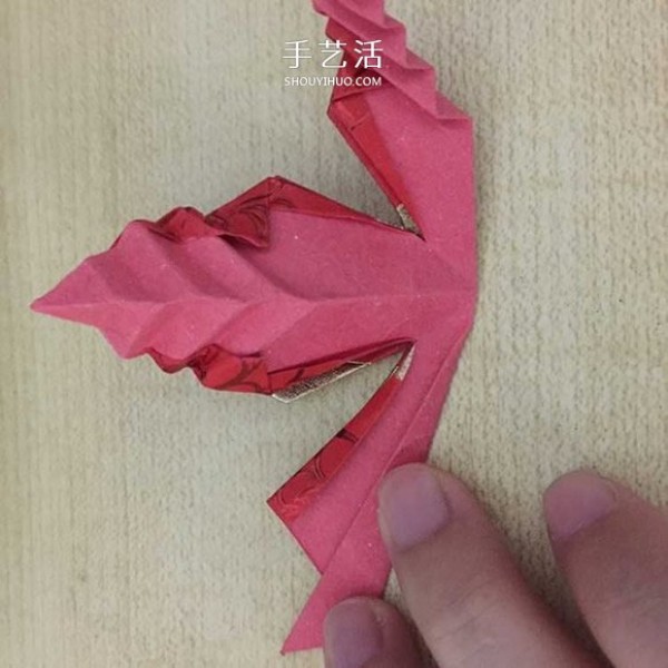 A simple origami maple leaf tutorial with red envelope and maple leaf folding instructions