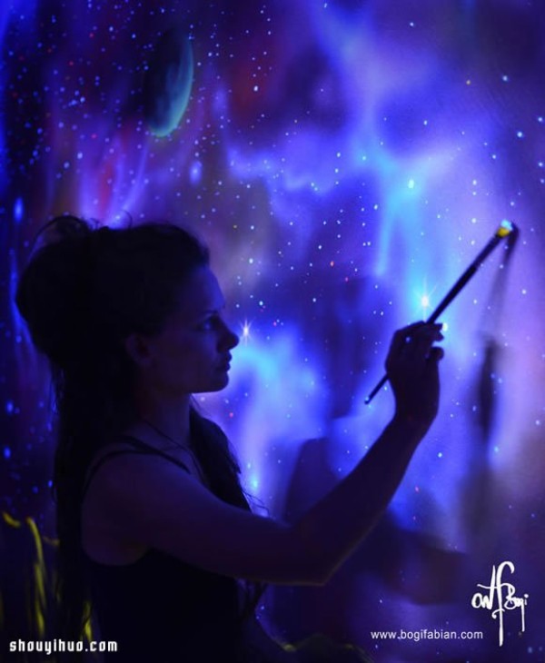 Magical luminous wall painting, turn off the lights and turn into a fantasy world! 