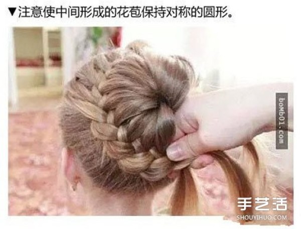 Classic flower bud hairstyle with illustrations and step-by-step tutorial for tying flower bud hair