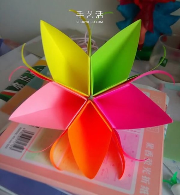 Illustration of the steps of folding a simple and beautiful five-petal paper flower