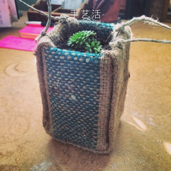 Use burlap from milk carton waste into succulent plant pots