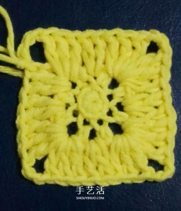 Warm and beautiful! Illustration of how to crochet zinnia cushion