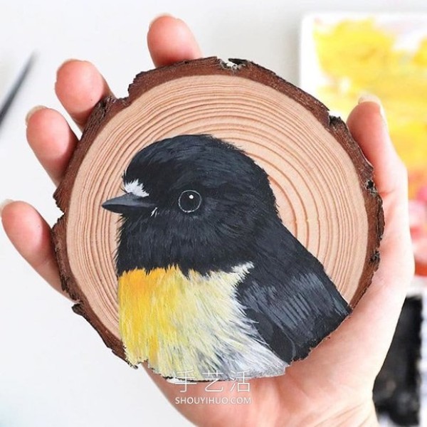 The artist spent 100 days painting 100 species of birds on wood chips