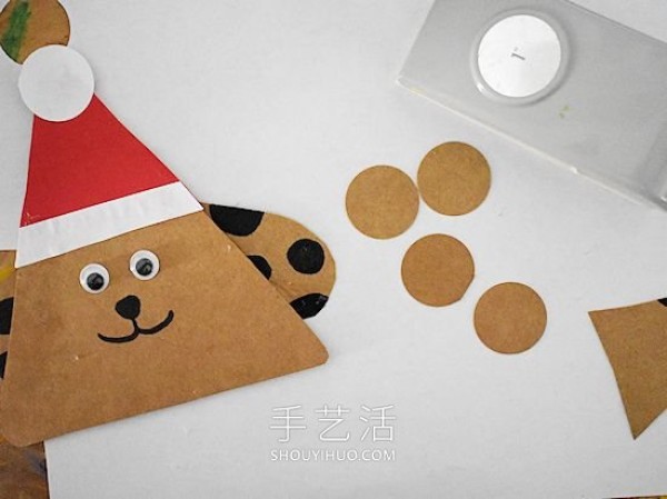 Tutorial on how to make a Christmas dog from cardboard