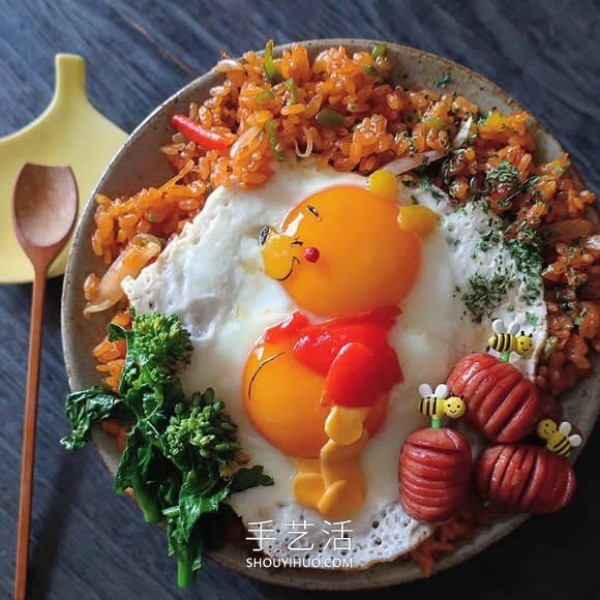 Japanese mother makes fried eggs into cute bento boxes