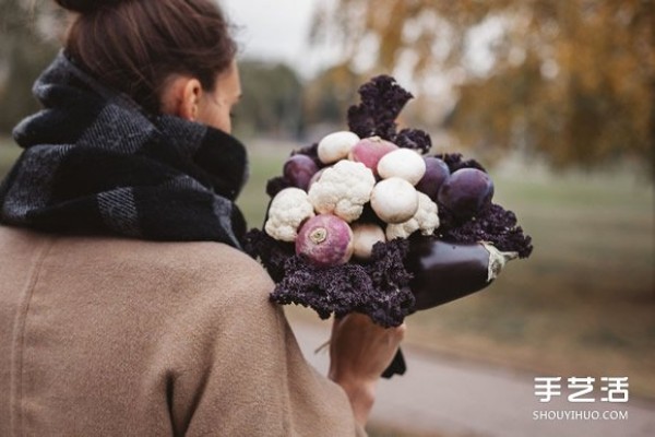 The edible fruit and vegetable bouquet will make the foodies