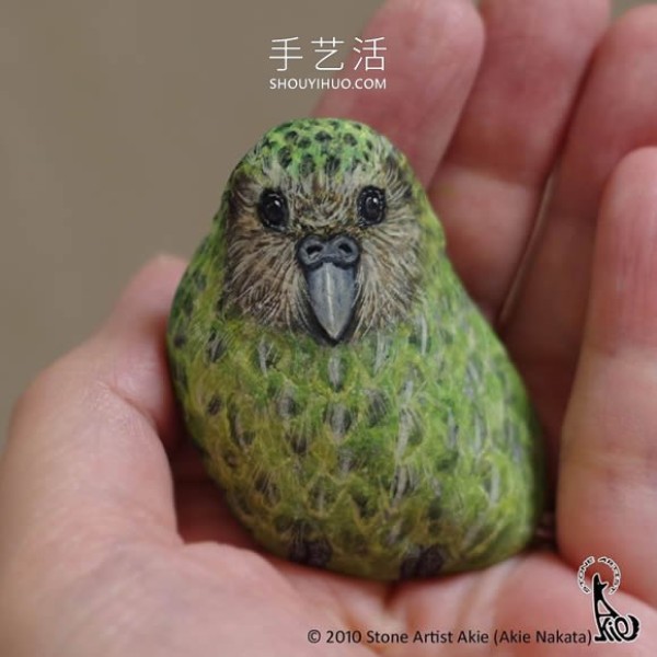 Japanese artist transforms ordinary rocks into highly realistic animals