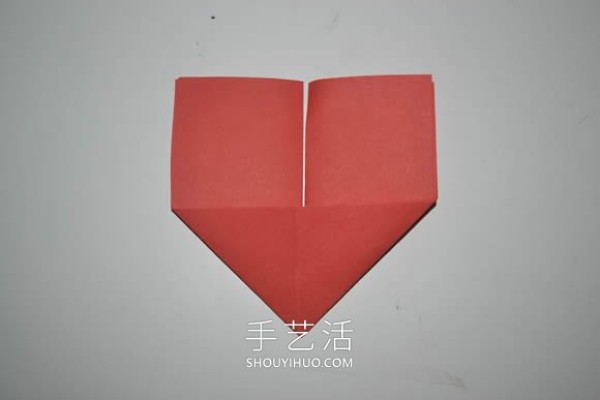 Illustrated steps for folding a simple handmade origami heart-shaped bookmark