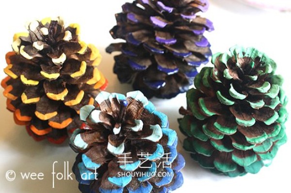 An illustrated tutorial on how to make autumn painted pine cone decorations