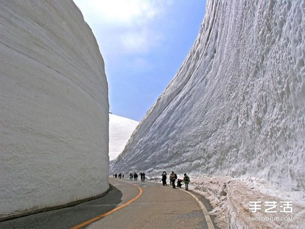 The 20-meter-high snow wall in Japan will shock your senses