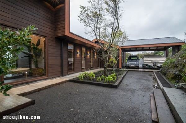 Decoration design of wooden house-style villa with invincible lake view in southern Chile