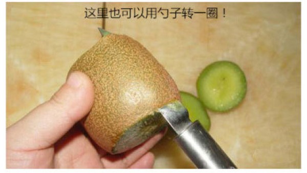 Two easy ways to eat kiwi fruit