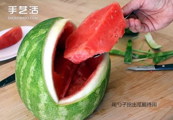 Tutorial on how to make a simple watermelon carving and arranging it into a shark fruit plate