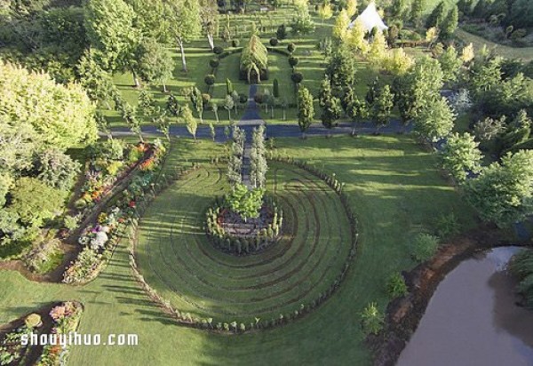 The breathing church, a green secret realm built with trees