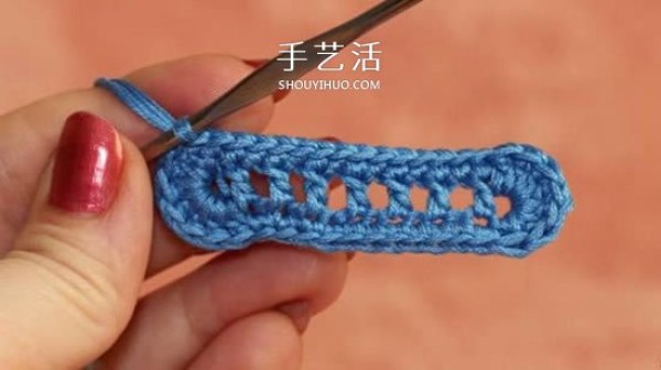 Illustrations of how to crochet dragonflies can be used as beautiful decorations on clothing