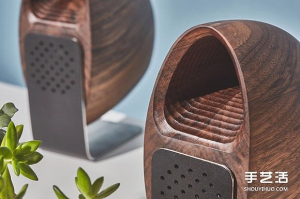 Hear the echo of the ocean, Grovemades wooden conch speaker