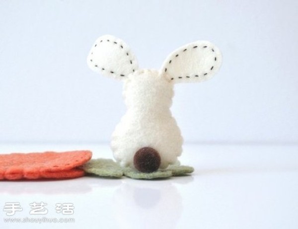 Little rabbit doll made of non-woven fabric