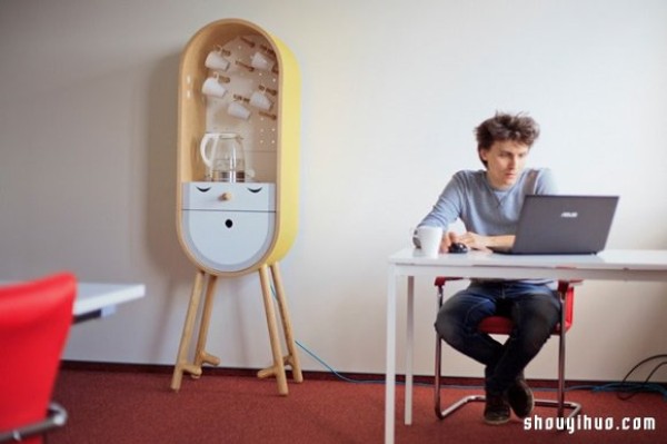 LO-LO capsule-shaped micro kitchen design