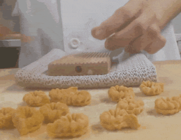 The process of making handmade pasta can also make people look comfortable