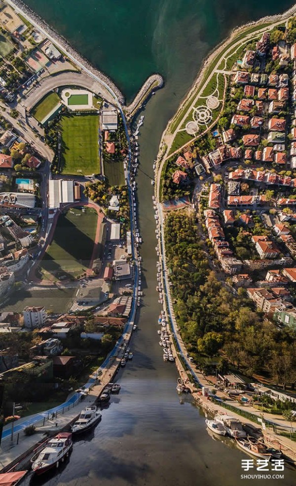 Photography of Surreal Istanbul that flips the city