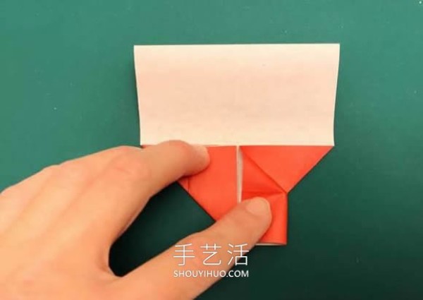 The illustrated tutorial on how to fold a handmade origami lantern is simple and cute