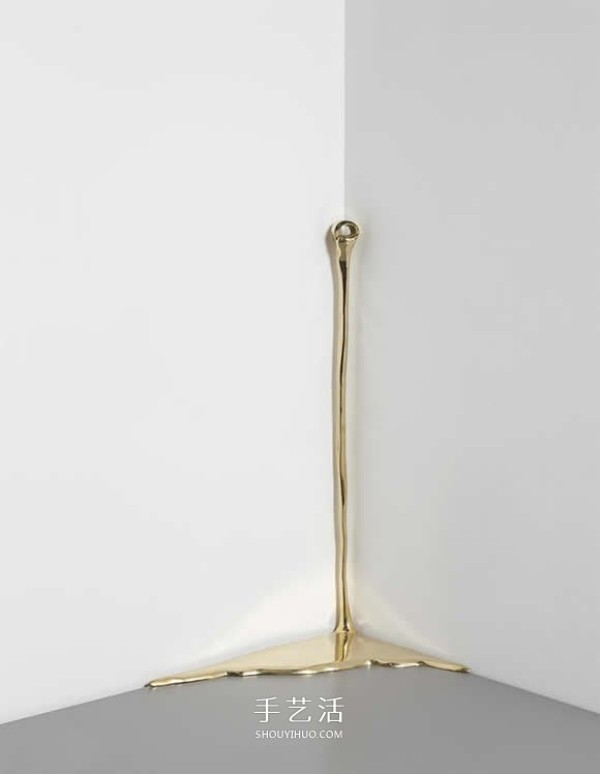 A brass sculpture that simulates liquid over time worthy of the name "gold flowing" border="0" width ="580"height="773" src="https://img.111diy.com/timthumb.php?src=/d/file/20220110/is1o0omrrqs.jpg" /></p>
<p align="center"><img alt="A veritable golden era, a brass sculpture simulating liquid" gold flowing" and simulates liquid over time" alt=