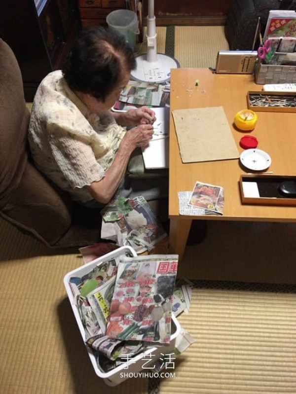 90-year-old grandmother tore up newspapers with her hands to make collages! Show ordinary happiness