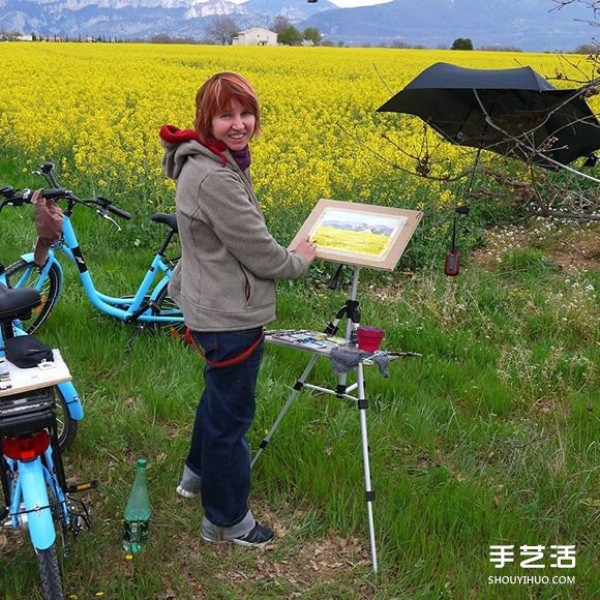 The artist replaced the camera with watercolors to capture the beautiful scenery along the journey