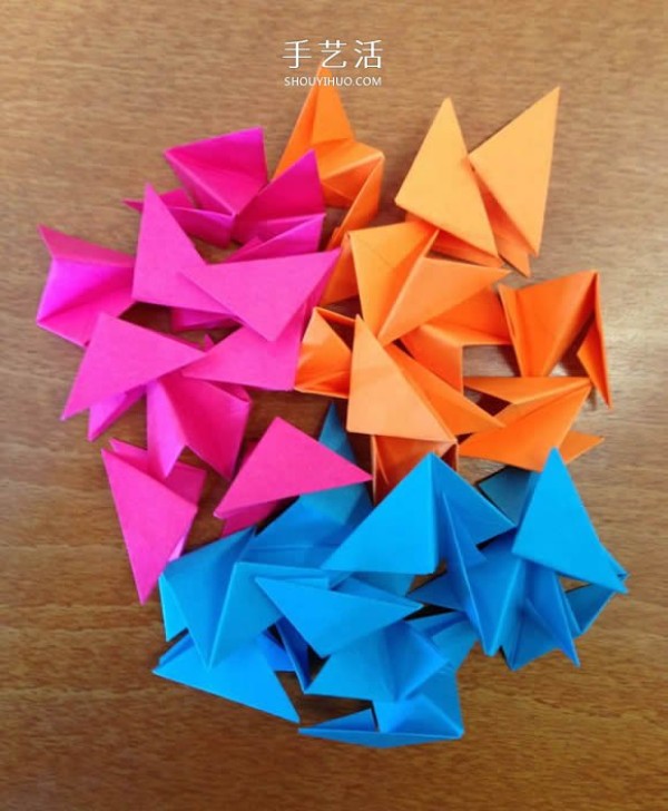 Illustrations of folding origami icosahedron, beautiful desktop decoration! 