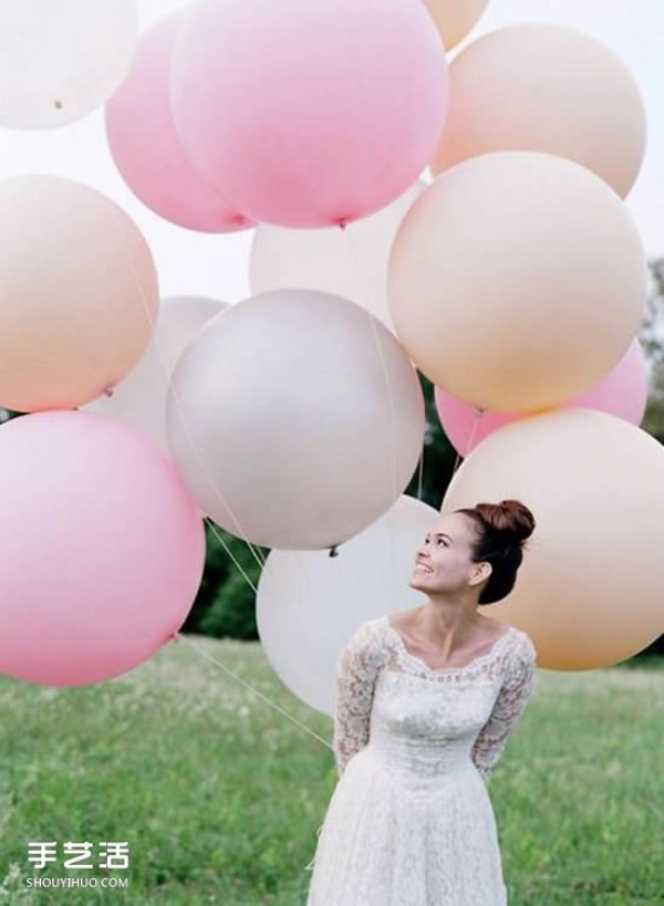 To create romantic wedding photos and the wedding scene, you must learn how to decorate DIY