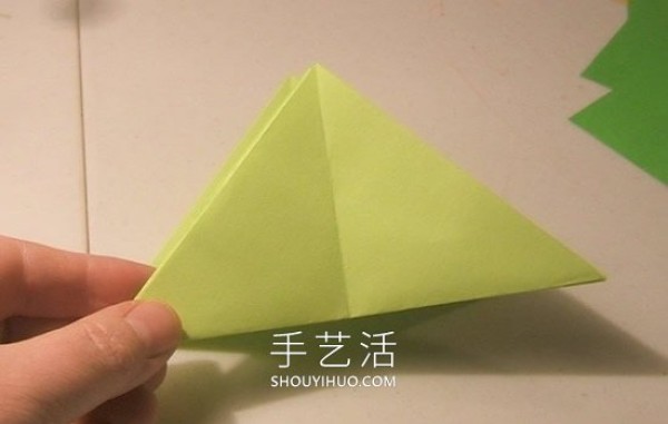 Detailed step-by-step diagram of how to fold a simple origami three-dimensional Christmas tree